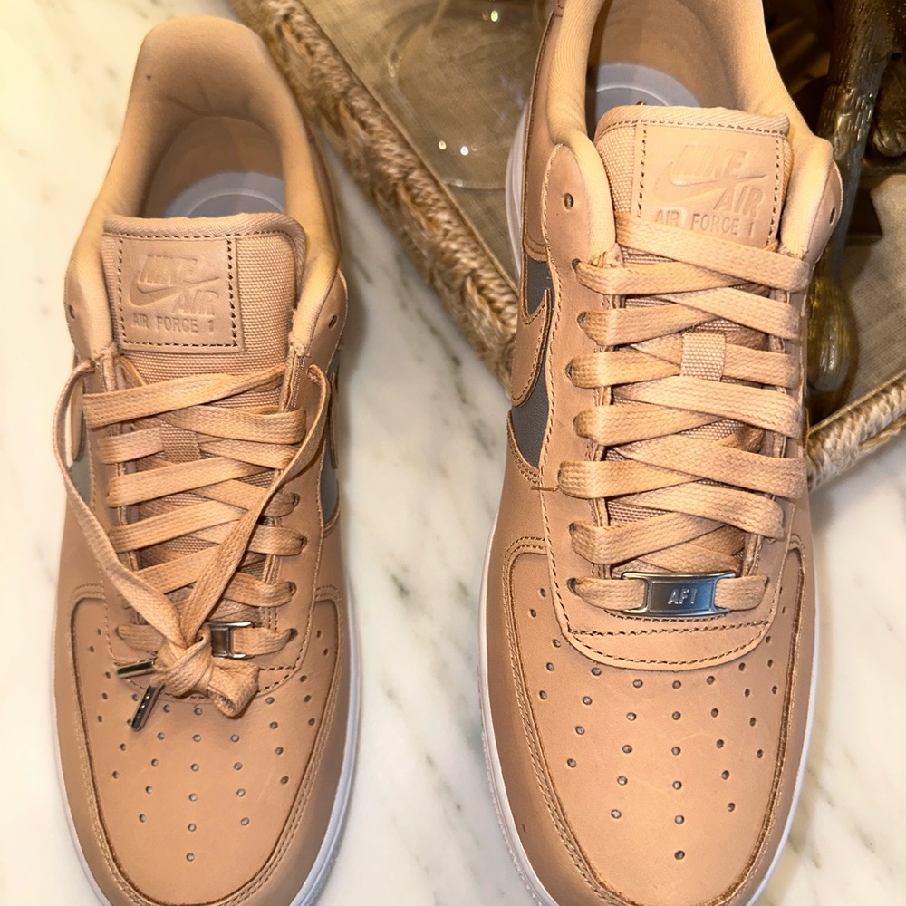 Nike Air Force 1 ‘07 SE PRM Beige w/Metallic Silver Size 10 Women’s - Picture 4 of 7